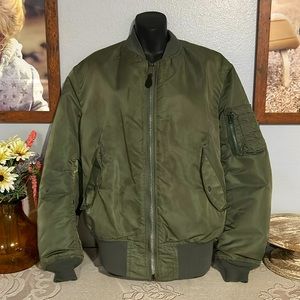 Alpha industries, flyers man intermediate, MA-1 jacket.